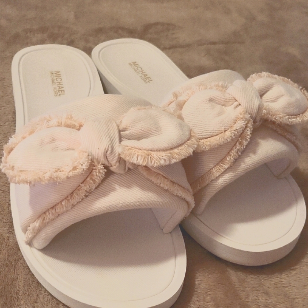 New Michael Kors Women's Cream Slide Sandals